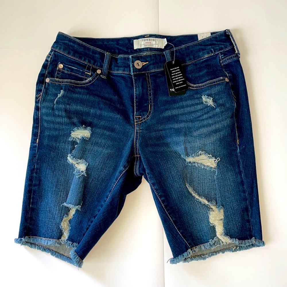 Torrid BOYFRIEND BERMUDA SHORT - Picture 3 of 6